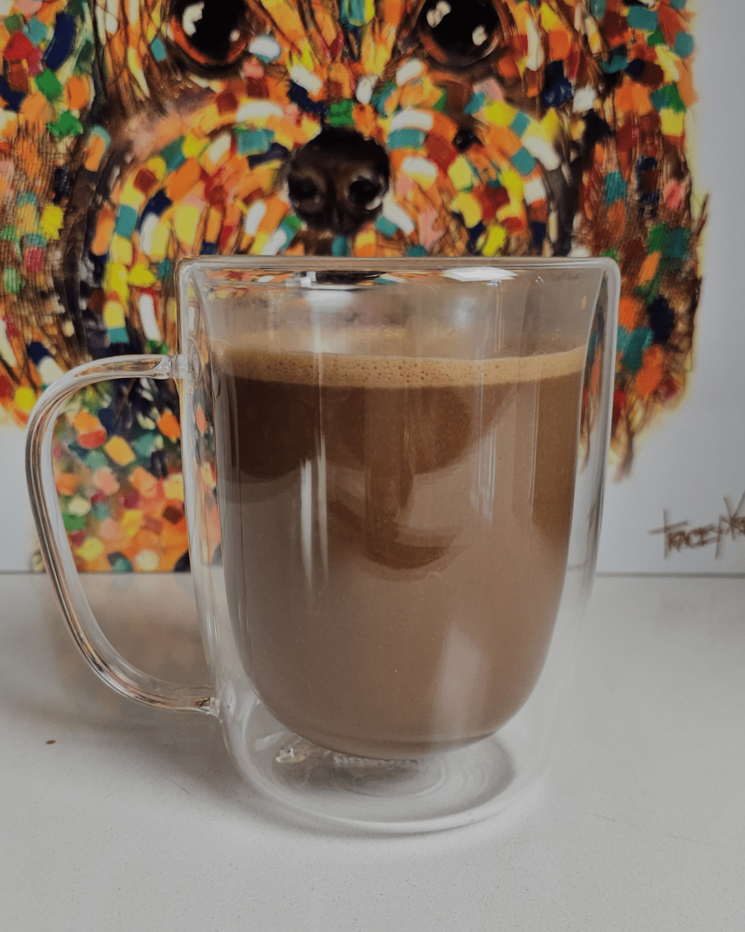 Boisson chaude épicée au chocolat et aux noix de cajou