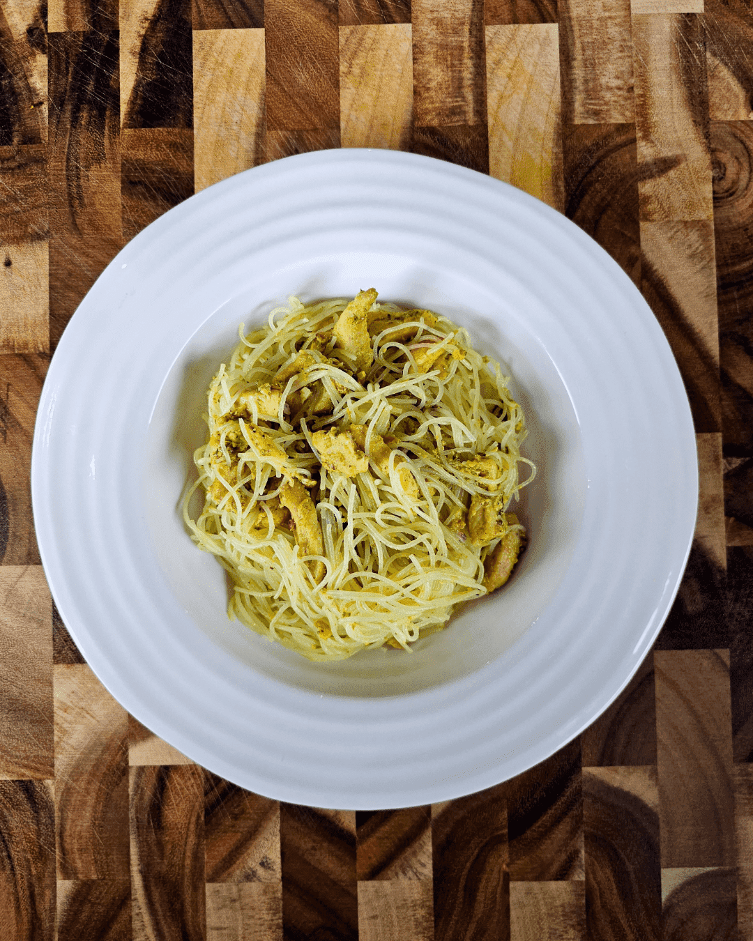 Turmeric and Chicken Breast with Rice Vermicelli