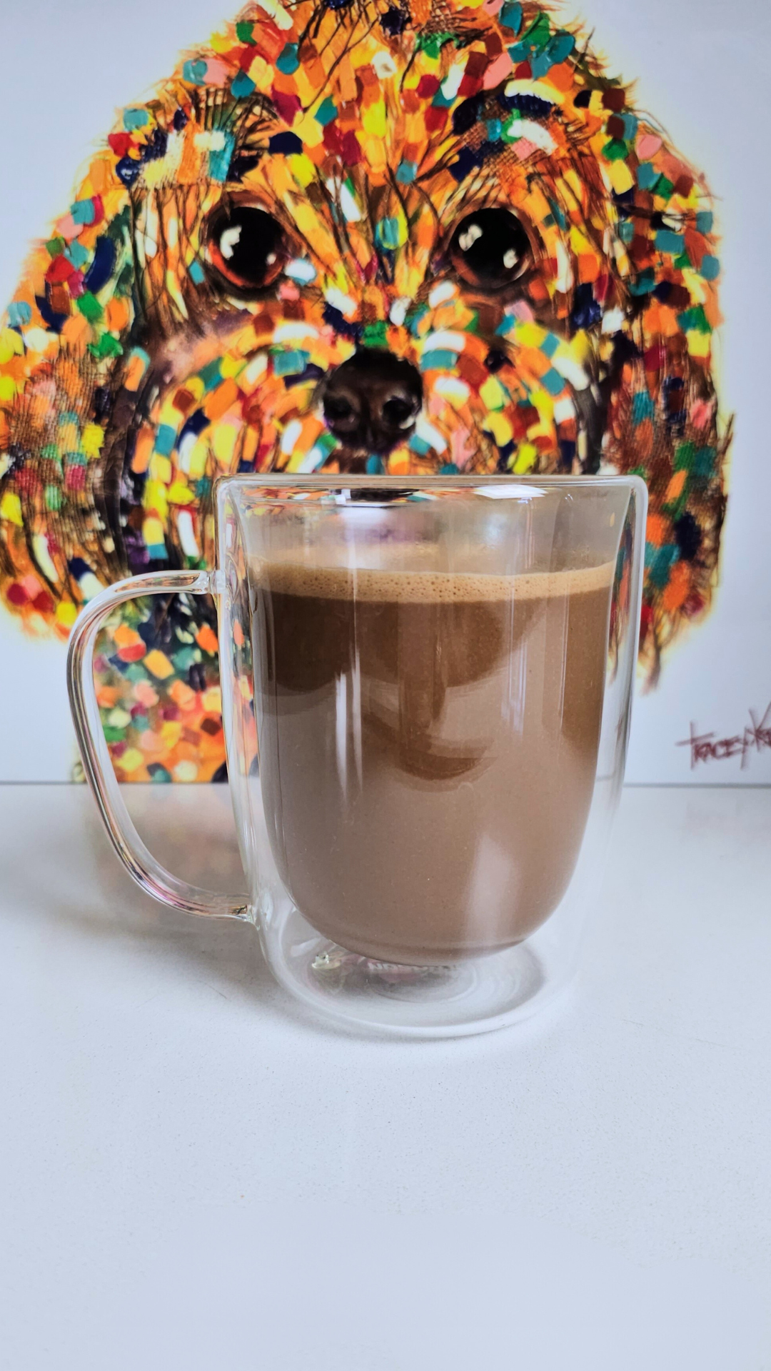 Boisson chaude épicée au chocolat et aux noix de cajou
