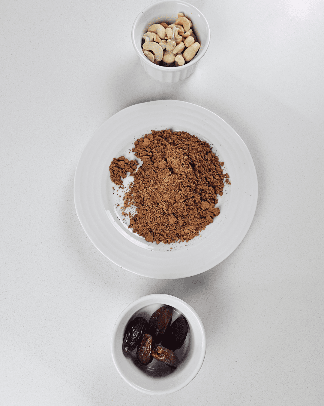 Boisson chaude épicée au chocolat et aux noix de cajou